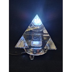 Pyramide en cristal pur avec chambre du roi